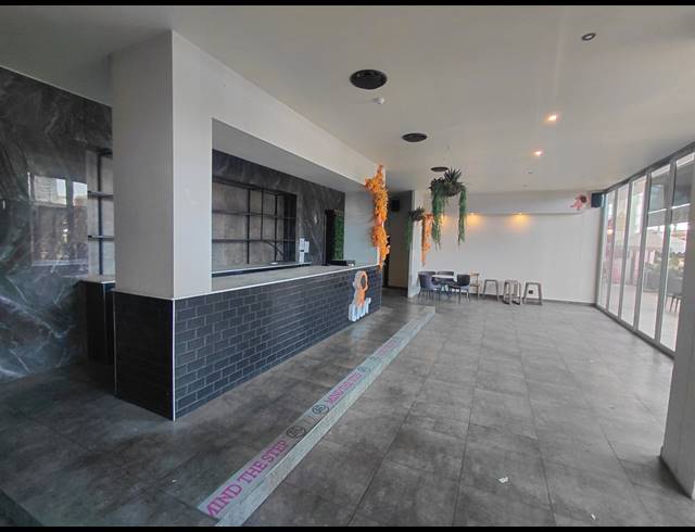 426M² RETAIL TO LET IN FOURWAYS